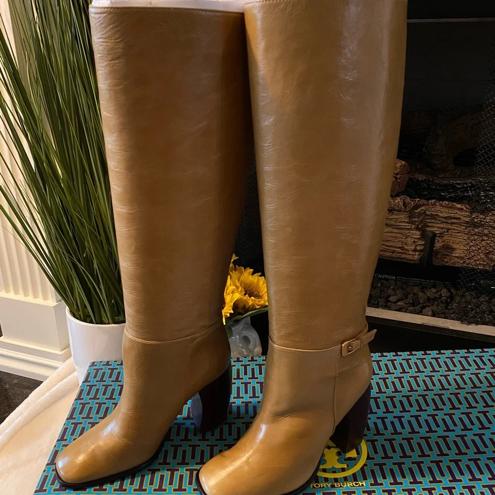 🔥SALE🔥Tory Burch Banana Heel Boot - Picture 4 of 7